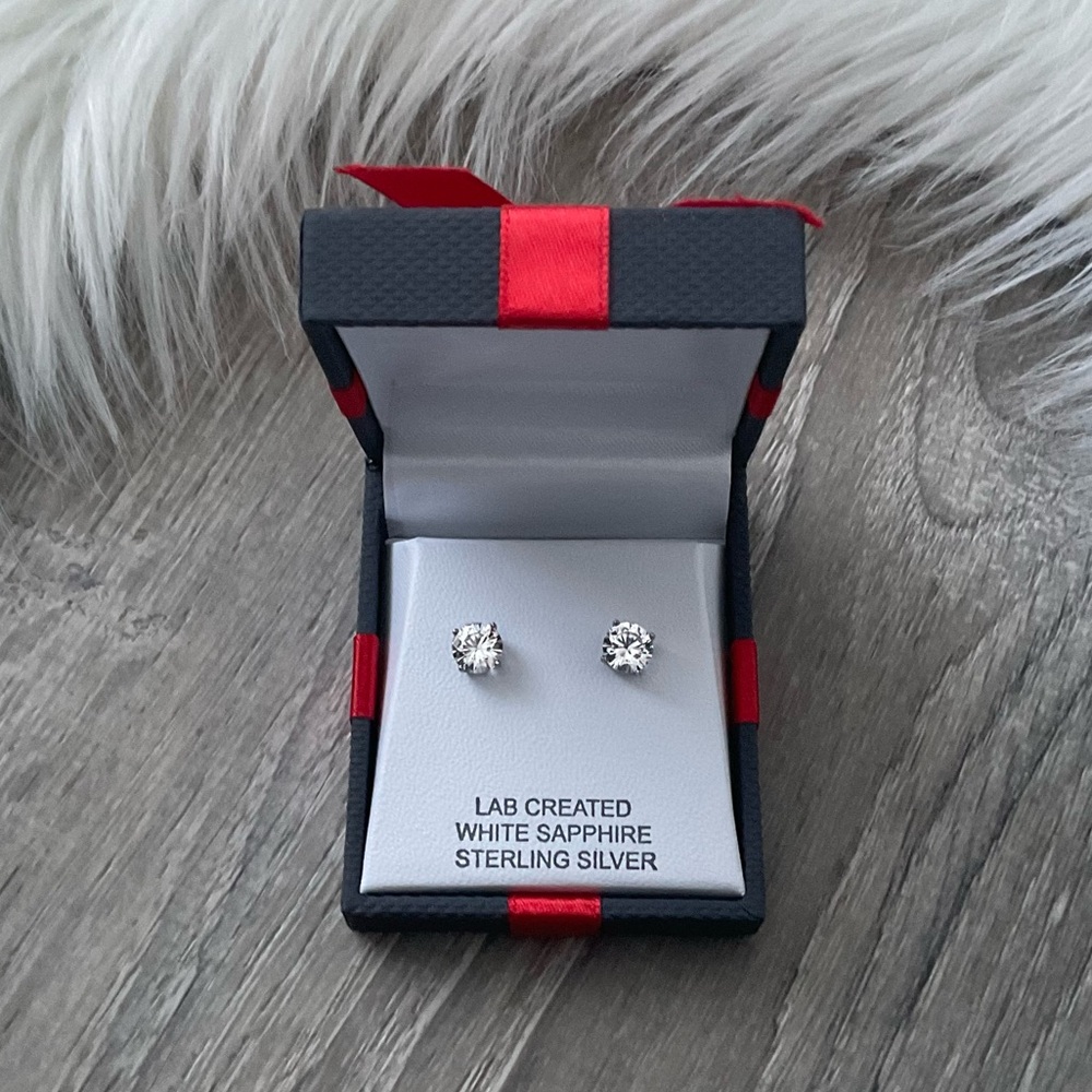 ❤️💚 White Round Sapphire Sterling Silver Stud Earrings